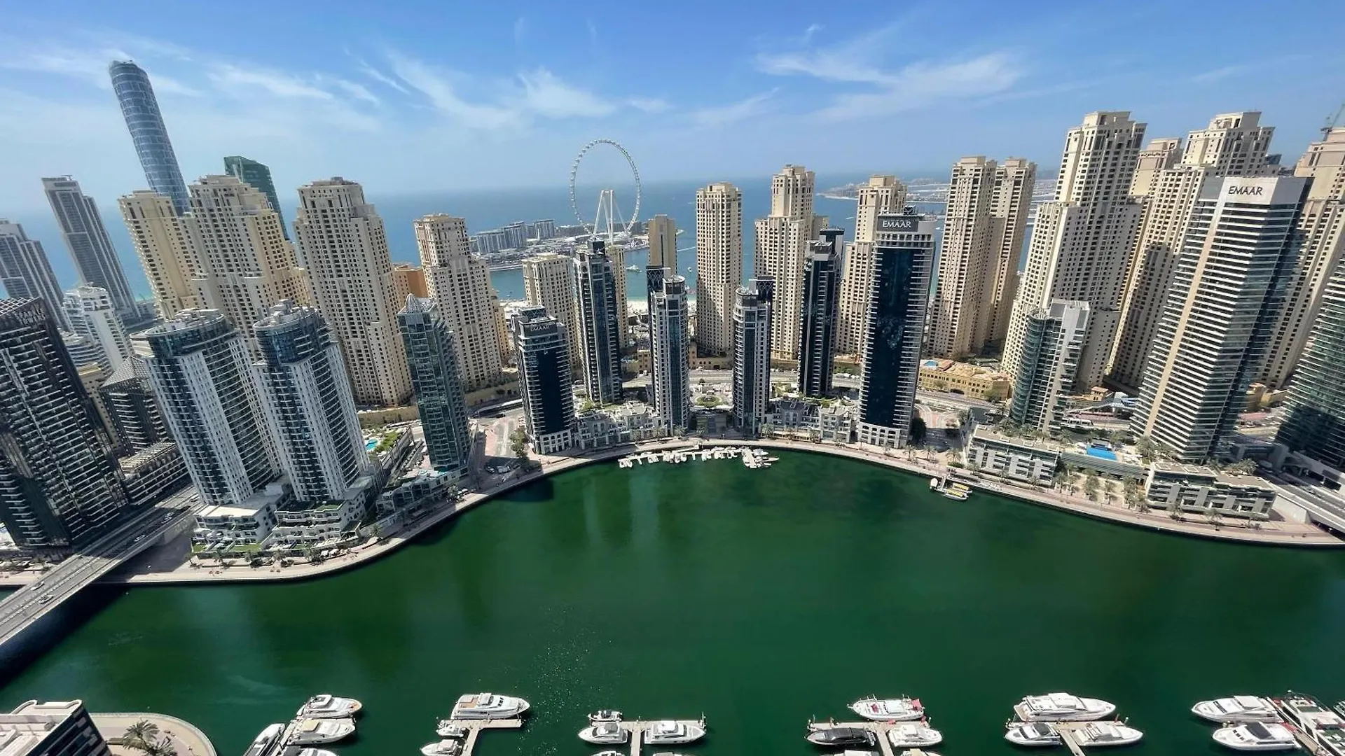Ferienwohnung Stunning Views & Prime Location Dubai Apartment