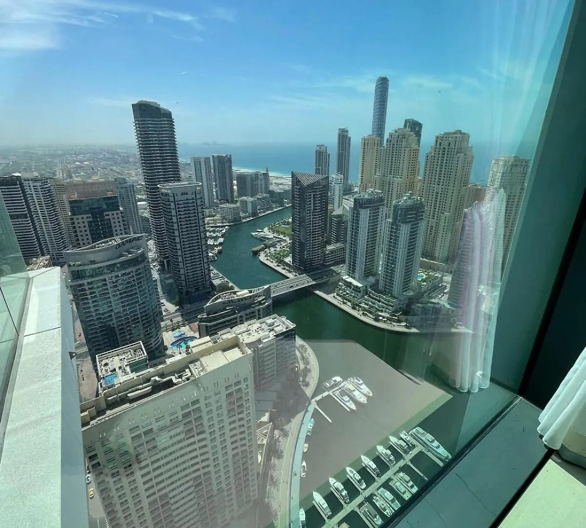 Ferienwohnung Stunning Views & Prime Location Dubai Apartment