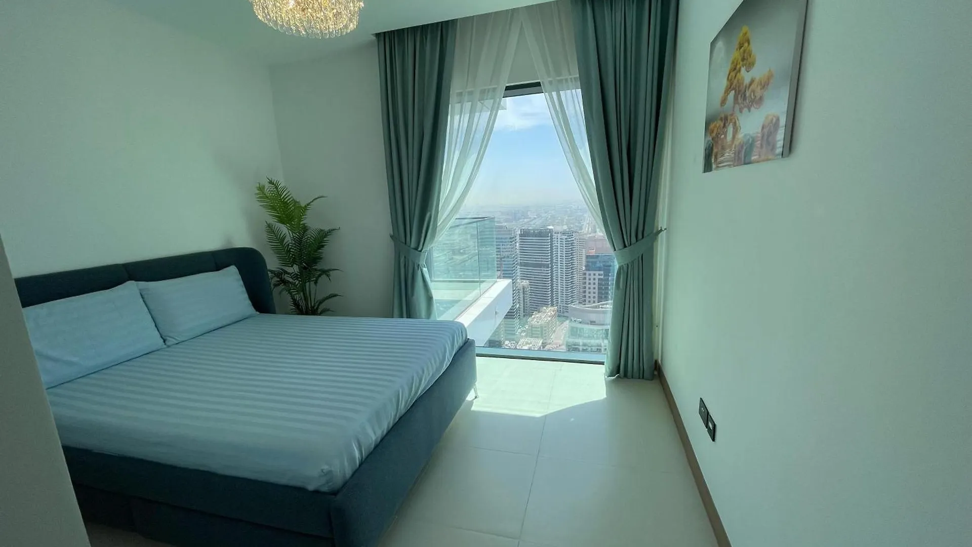 Stunning Views & Prime Location Apartment Dubai