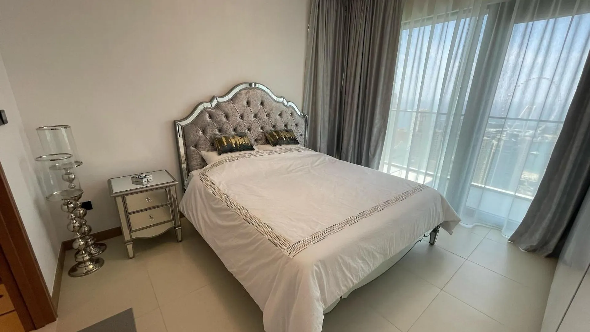 Stunning Views & Prime Location Apartment Dubai