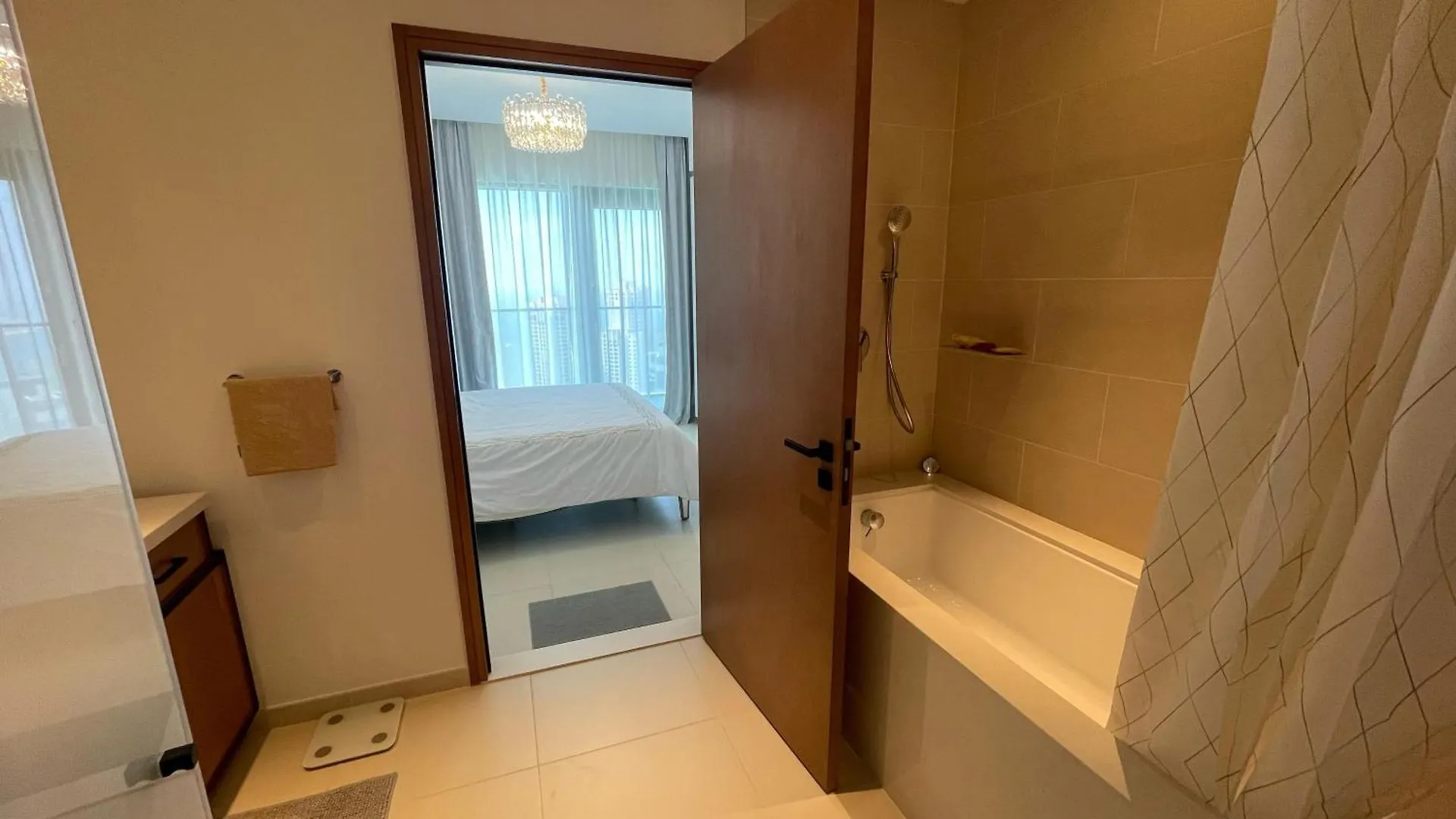 Stunning Views & Prime Location Apartment Dubai