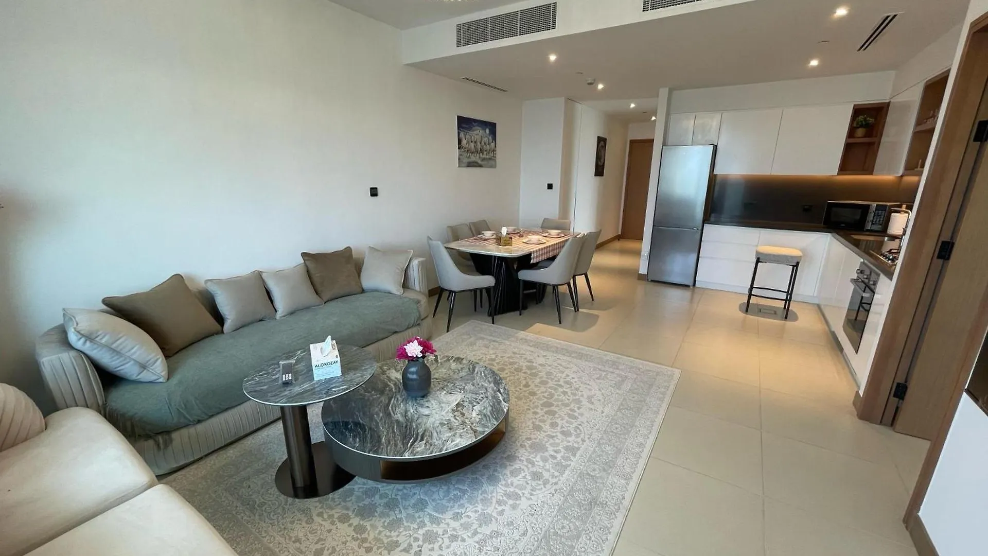 Stunning Views & Prime Location Apartment Dubai